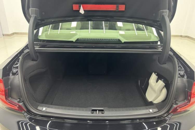 Used Volvo S90 New Energy 2019 T8 E-Drive Hybrid Honor Edition 3 Seats China VI Standard