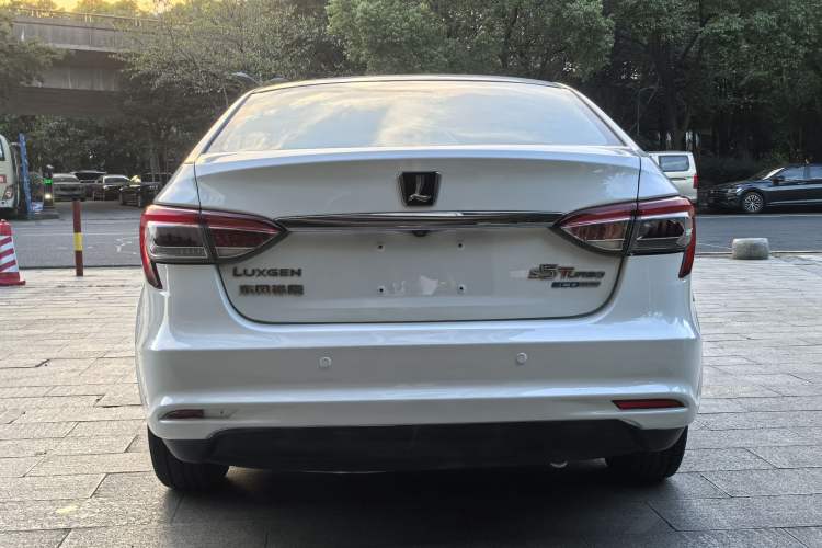 Used Luxgen 5 2015 1.8T Automatic ZhiZun Model
