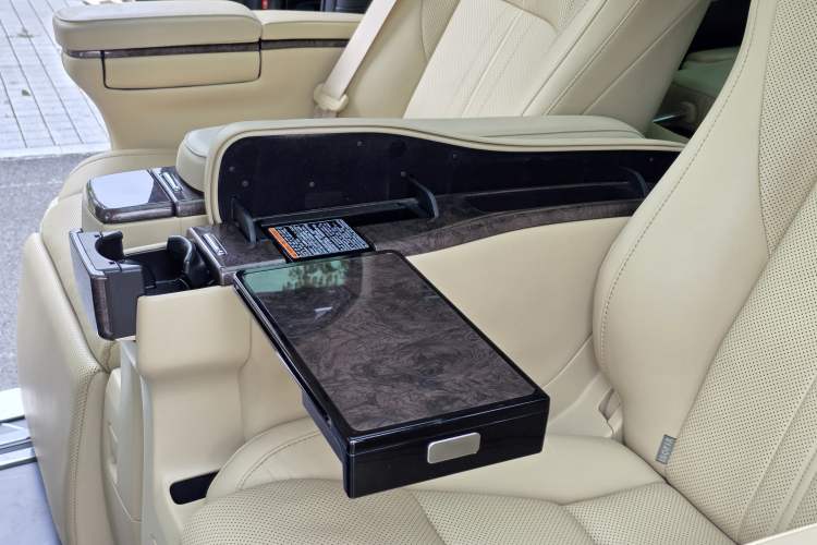 Used Toyota Alphard 2021 Dual-Engine 2.5L Prestige Edition Interior 10