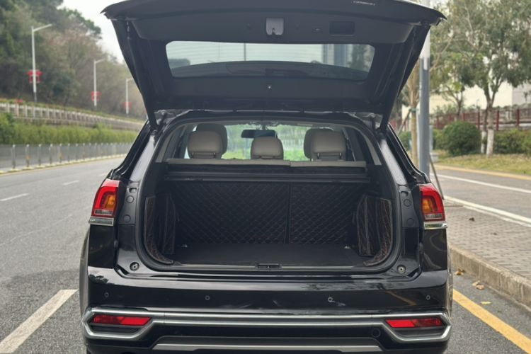 Used Zotye Domy X7 2018 2.0T Automatic Prestige Edition Exterior 2