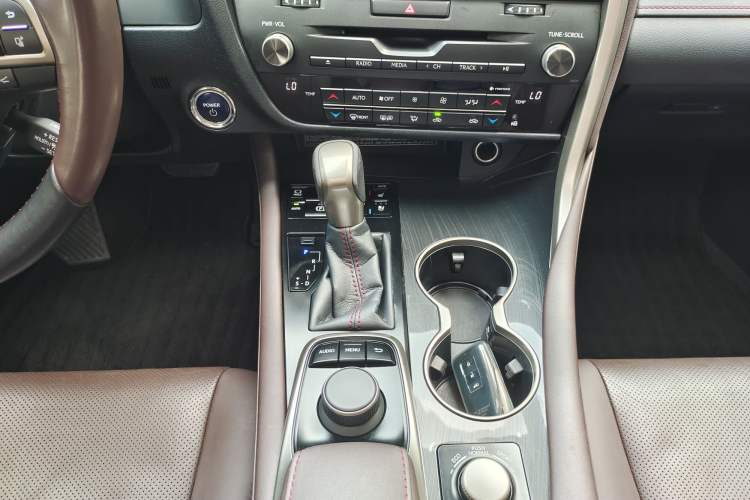 Used Lexus RX 2016 450h Four-Wheel Drive Elegant Edition Interior 4