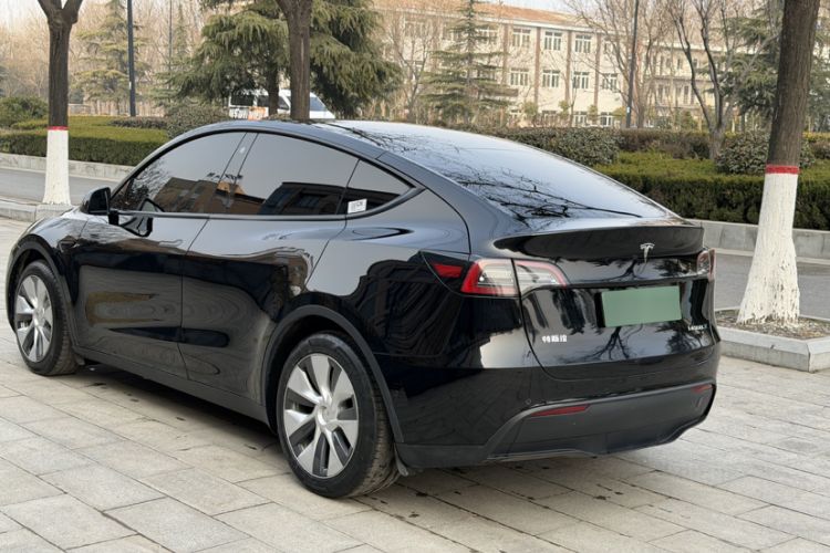 Used Tesla Model Y 2023 Long-Range All-Wheel-Drive Version