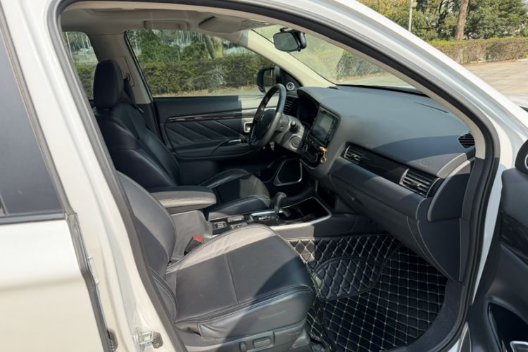 Used Mitsubishi Outlander 2019 2.0L Two-Wheel Drive Comfort Edition 5 Seats China VI Standard