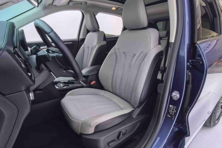 Used Ford Escape 2020 EcoBoost 245 Four-Wheel Drive Luxury Edition Interior 5