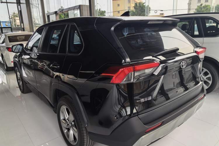 Used Toyota RAV4 2021 2.0L CVT Two-Wheel Drive Fashion PLUS Edition
