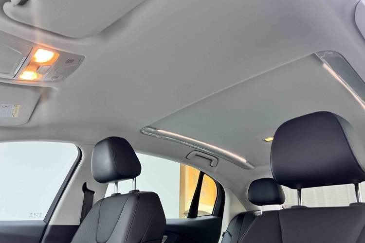 Used Hongqi E-QM5 2022 431 km Charge & Enjoy Edition
