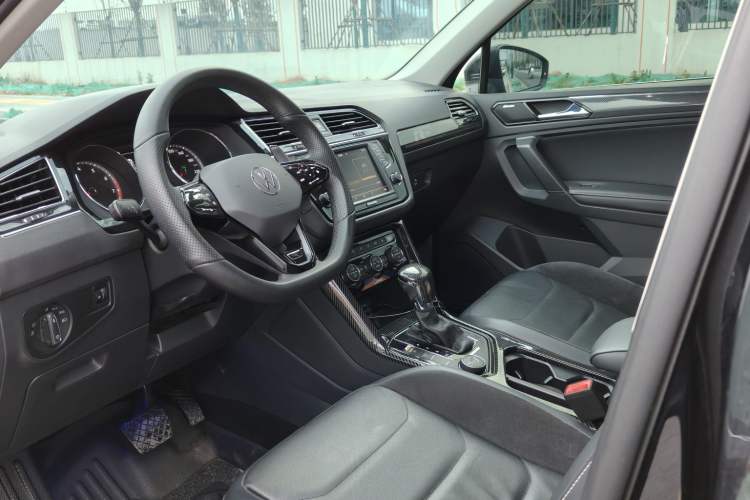 Used Volkswagen Tiguan L 2017 330TSI Automatic Two-Wheel Drive Luxury Edition
