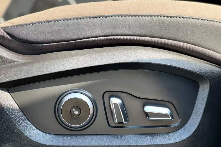 Used Chery Tiggo 8 PLUS 2025 290TGDI DCT Prestige 5-Seater
