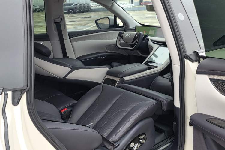 Used IM LS7 2023 90 kWh Elite Rear-Drive Version
