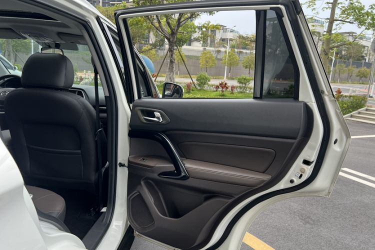 Used GAC Trumpchi GS4 2015 200T G-DCT Luxury Edition Interior 9