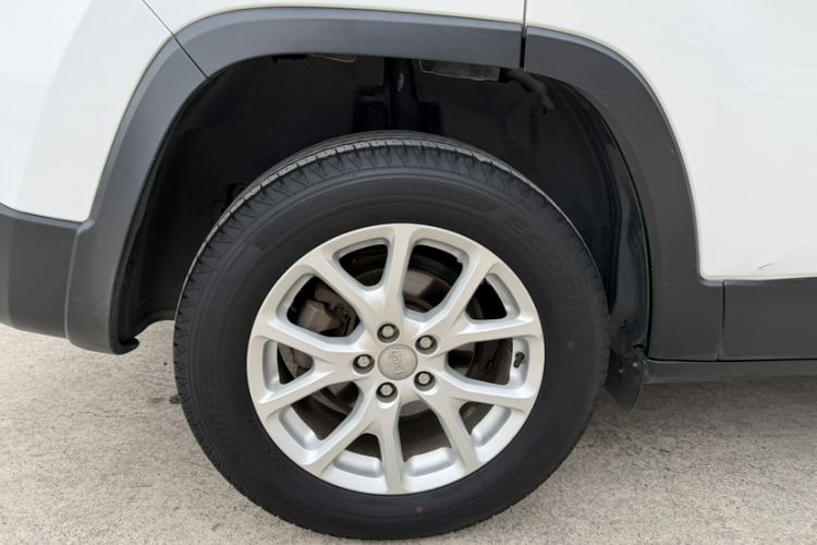 Used Jeep Cherokee 2016 2.4L Leading Edition
