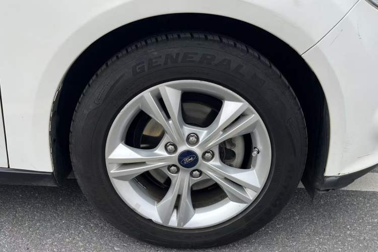 Used Ford Focus 2012 Sedan 1.6L Manual Fashion Edition
