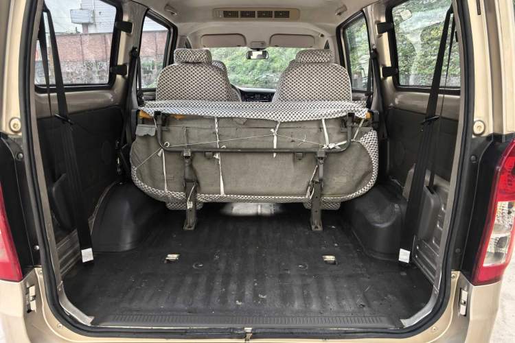 Used Wuling Rongguang V 2016 1.2L Standard Version
