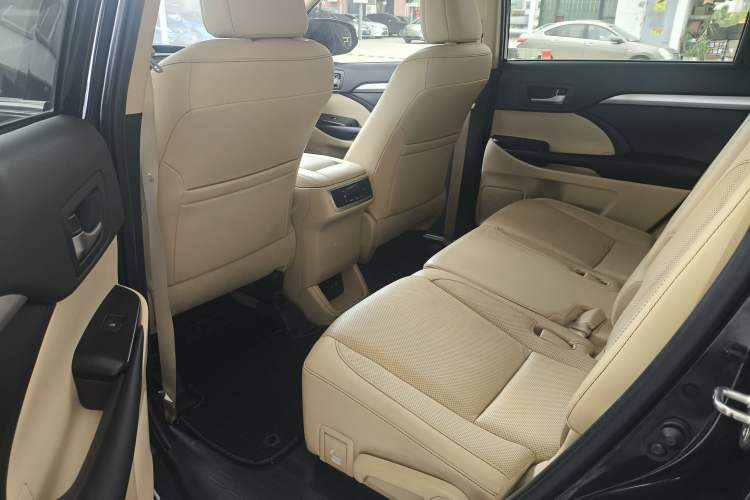 Used Toyota Highlander 2018 2.0T Four-Wheel Drive Luxury Version 7 Seats China VI Standard