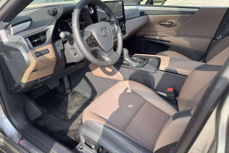 Used Lexus ES 2025 200 Premium Edition
