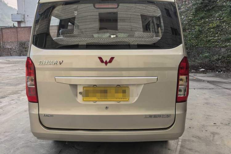 Used Wuling Rongguang V 2016 1.2L Standard Version
