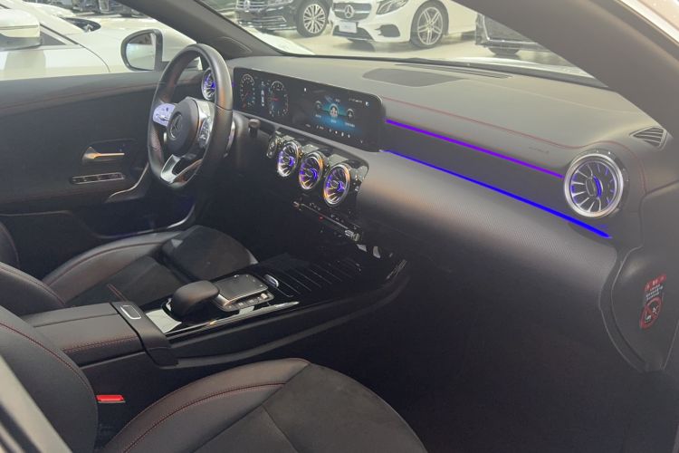 Used Mercedes-Benz CLA 2022-Year Updated CLA 200 Interior 5
