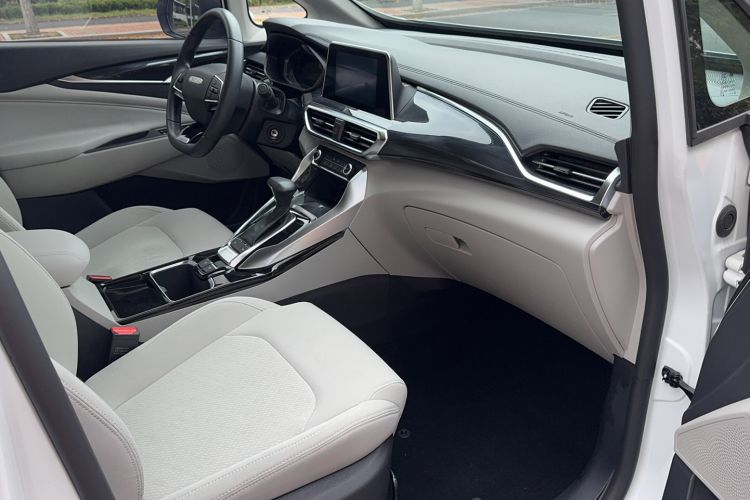 Used SAIC MAXUS Dajia 5 2022 430 km Elite Version 7-Seater