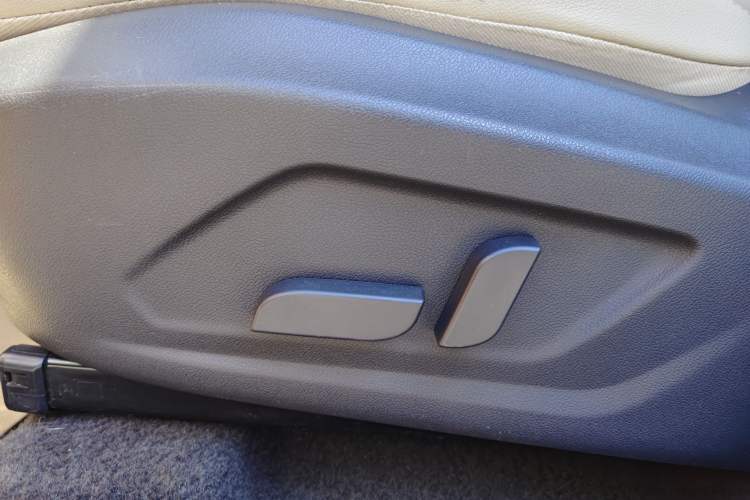 Used MG GS 2015 1.5TGI TST Luxury Edition Interior 3