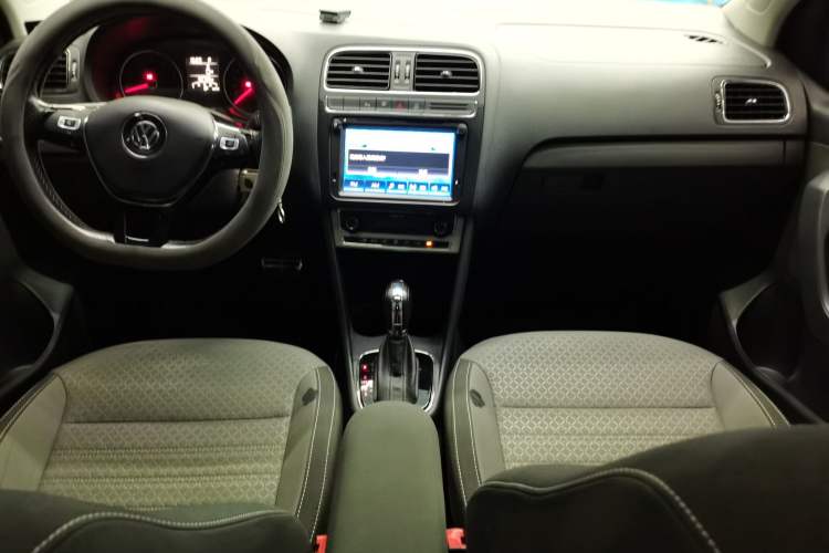 Used Volkswagen Polo 2016 1.6L Cross Polo Automatic Audio And AC Panel