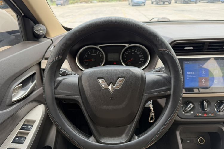 Used Wuling Hongguang 2019 1.5L S Comfort Edition China VI LAR Steering Wheel