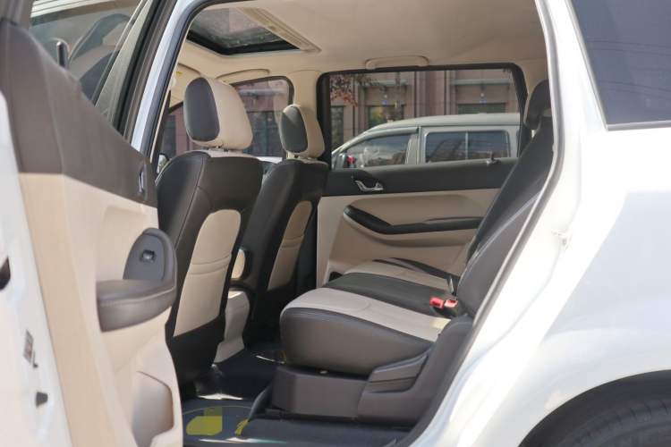 Used Chery Arrizo M7 2015 2.0L CVT Comfort Edition 232 Seats