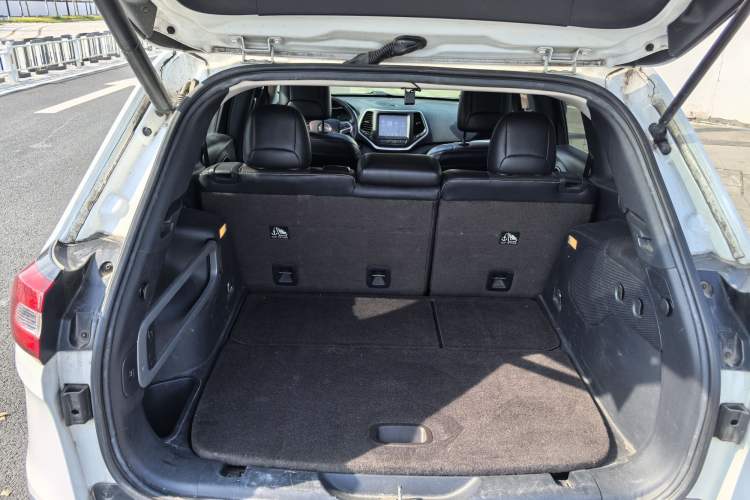Used Jeep Cherokee 2015 2.4L Elite Edition
