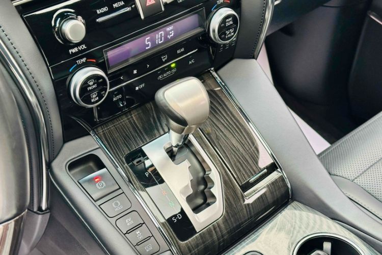 Used Lexus LM 2020 300h Seven-Seat Elegant Edition
