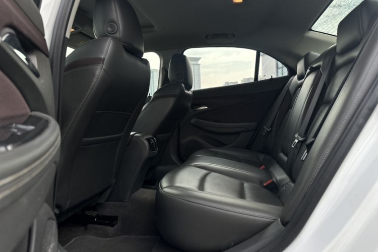 Used Chevrolet Malibu 2017 1.5T Automatic Luxury Edition Interior 6