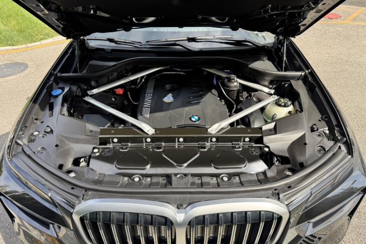 Used BMW X7 2023 xDrive40i Luxury Package with Leading Features
