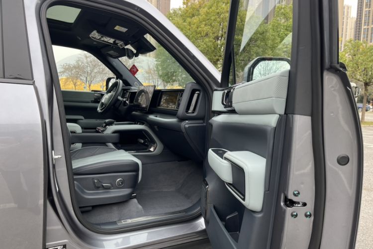 Used Formula Leopard Leopard 5 2023 Navigator Edition
