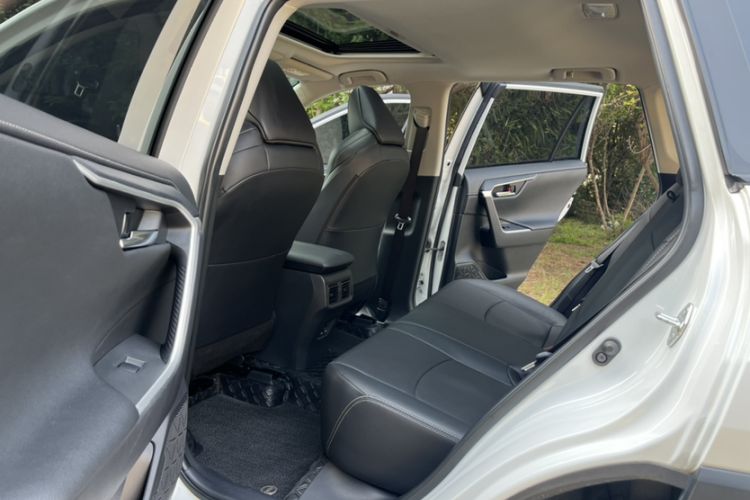 Used Toyota Wildlander 2021 2.0L CVT Two-Wheel Drive Luxury Edition Interior 5