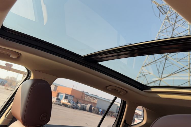 Used Buick Envision 2016 20T Two-Wheel-Drive Elite Model Interior 2