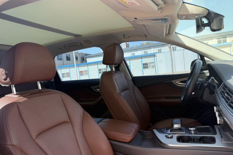 Used Audi Q7 2019 55 TFSI Technology Edition Interior 9