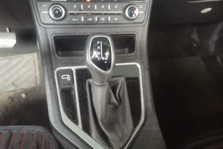 Used Geely Auto Vision 2020 Revised Version 1.5L CVT Asian Games Edition Gear Lever