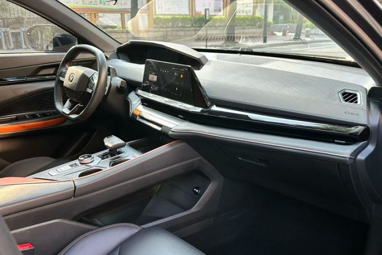 Used CHANGAN UNI-V 2022 1.5T Smart Navigation Version
