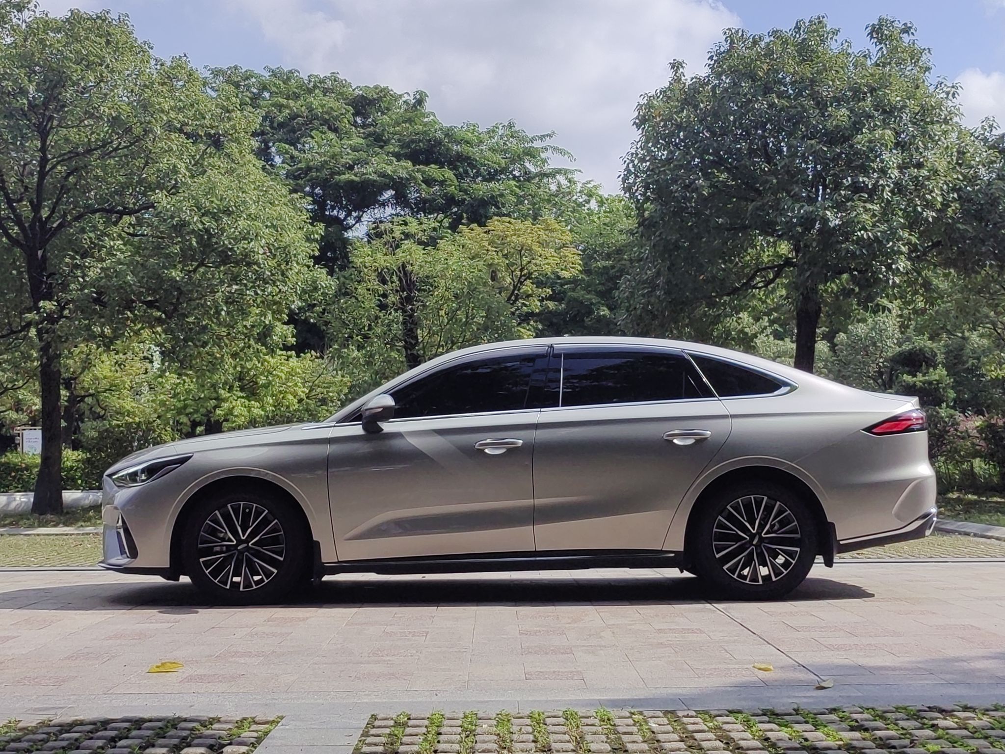 Geely Auto Emgrand 2026 Model 5th Generation 1.5T DCT Flagship Edition — снимка 5