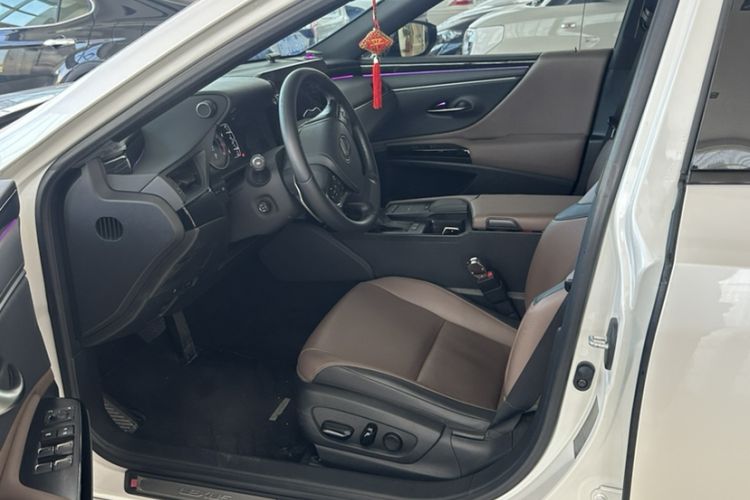 Used Lexus ES 2021 200 Excellence Edition
