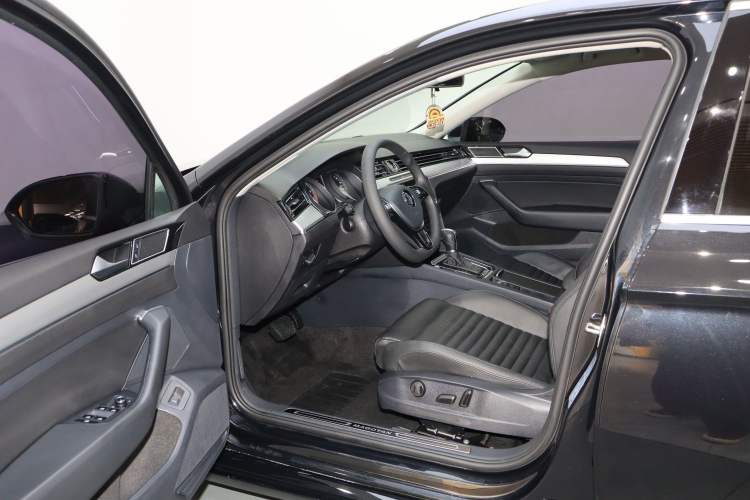 Used Volkswagen Magotan 2018 330TSI DSG Advanced Model Interior 1