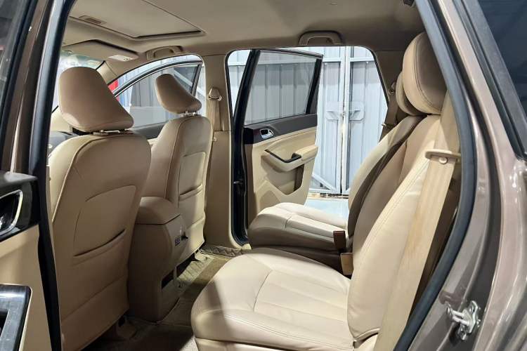 Used Baojun 730 2014 1.5L Manual Luxury Navigation ESP Version 7 Seats
