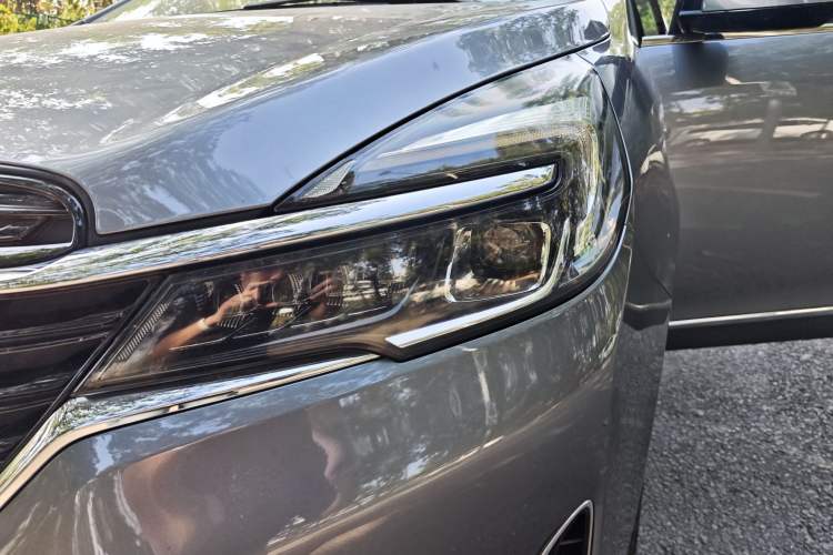 Used Buick GL8 2022 Land Business Class 652T Luxury Model
