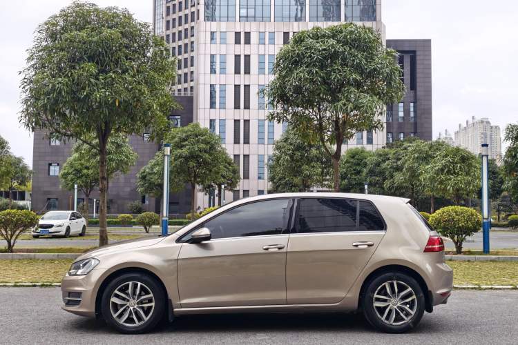 Used Volkswagen Golf 2015 1.4TSI Automatic Luxury Model Exterior 4