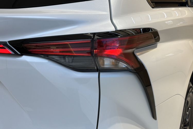 Used Toyota Granvia 2024 2.5L Hybrid Comfort Edition