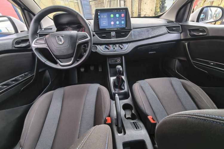 Used Baojun 310 2016 1.2L manual Comfort trim level