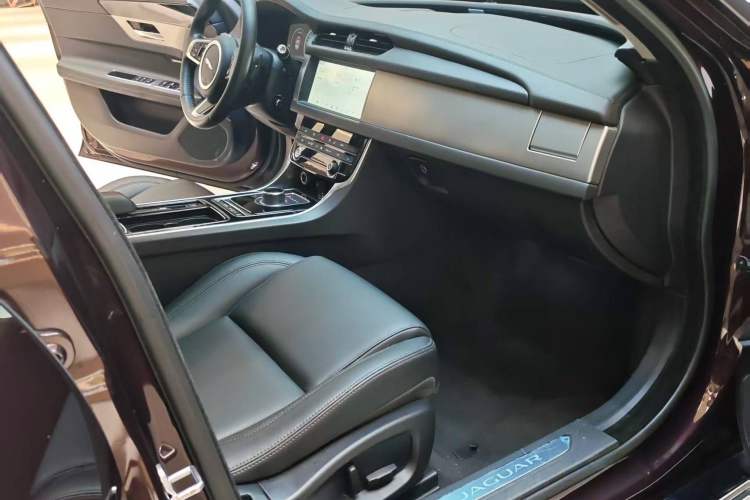 Used Jaguar XFL 2020 XFL 2.0T P200 Two-Wheel-Drive Elite Edition Right Front Seat