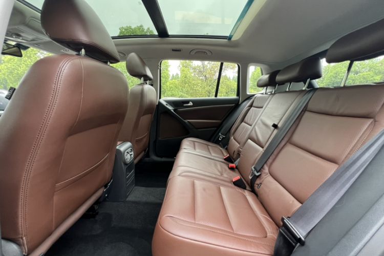 Used Volkswagen Tiguan 2015 1.8TSI Automatic Two-Wheel Drive Luxury Model Interior 6