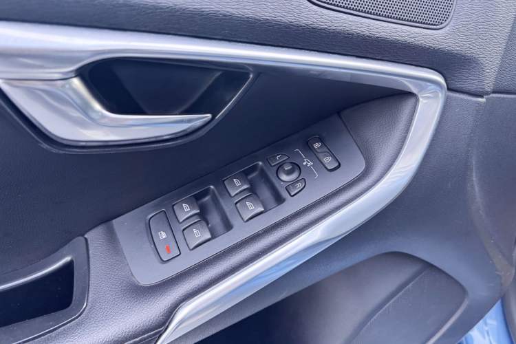 Used Volvo V40 2016 T3 Zhiyi Edition