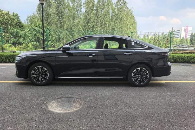 Used Chery Fengyun A8L 2025 1.5 TGDI 145 km Standard Version