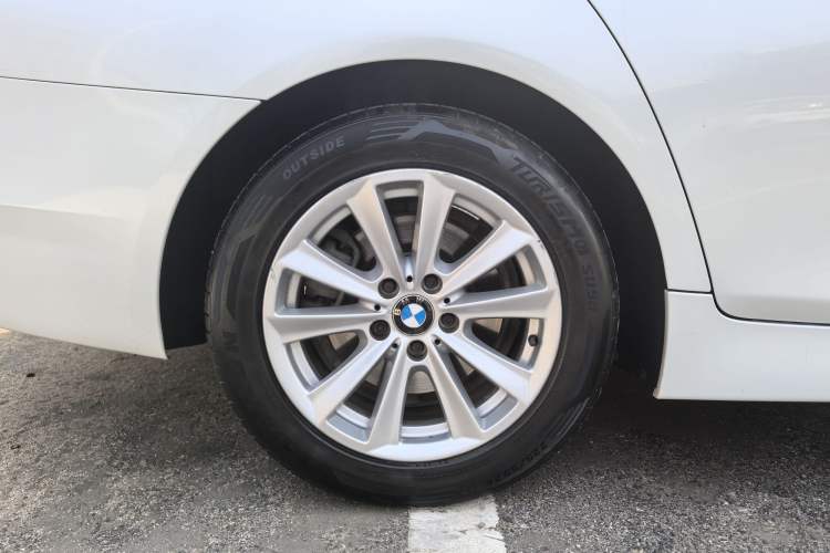 Used BMW 5 Series 2014 520Li Elegant Model
