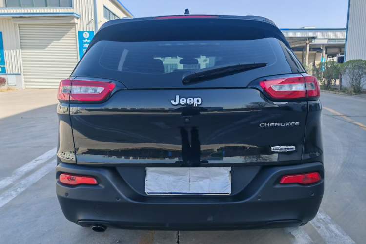 Used Jeep Cherokee 2016 2.0L Superior Edition Exterior 5